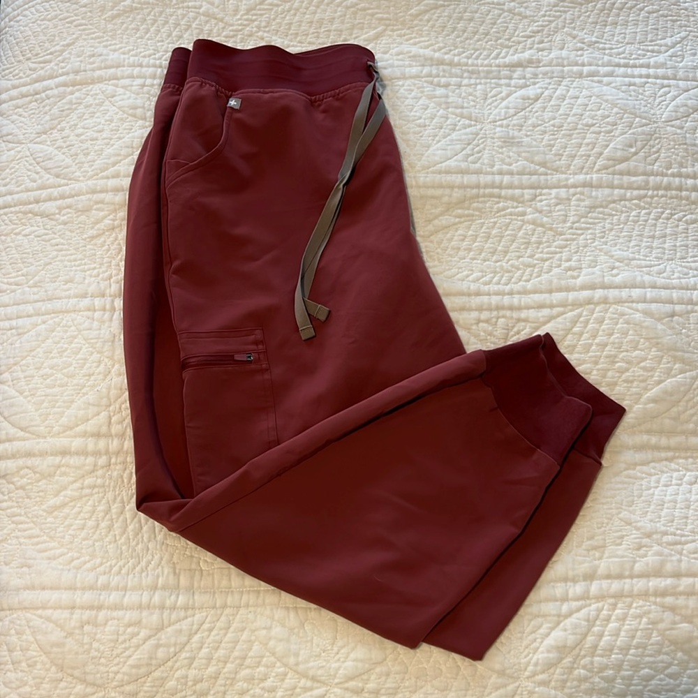FIGS Women’s High Waisted Zamora Jogger Scrub Pants Size XL/P Dark Cherry